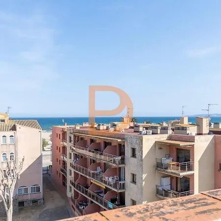 Apartment Cozy In 5 Minute Walk From The Sea